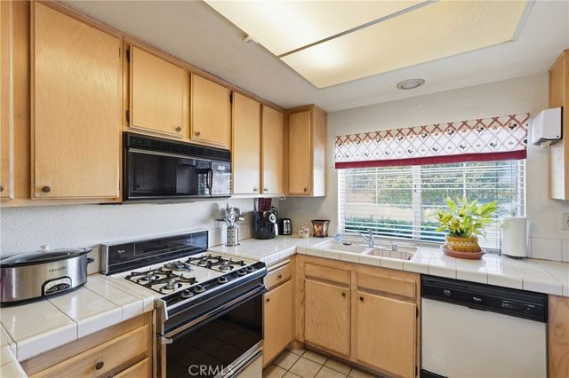 28042 CALLE VALLARTA, Menifee, CA 92585