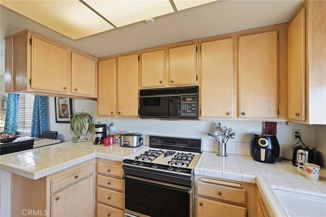 28042 CALLE VALLARTA, Menifee, CA 92585