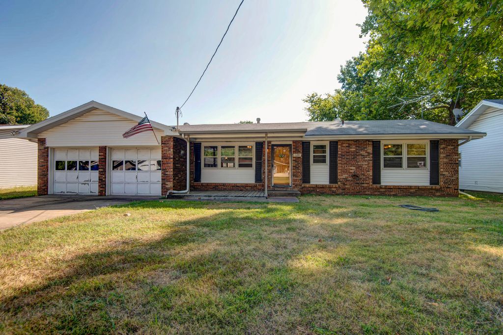 1124 South Bruce Avenue, Springfield, MO 65804