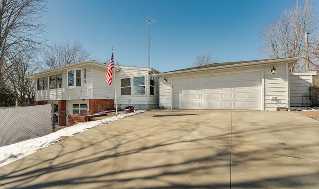 4111 5th Place NW, Rochester, MN 55901