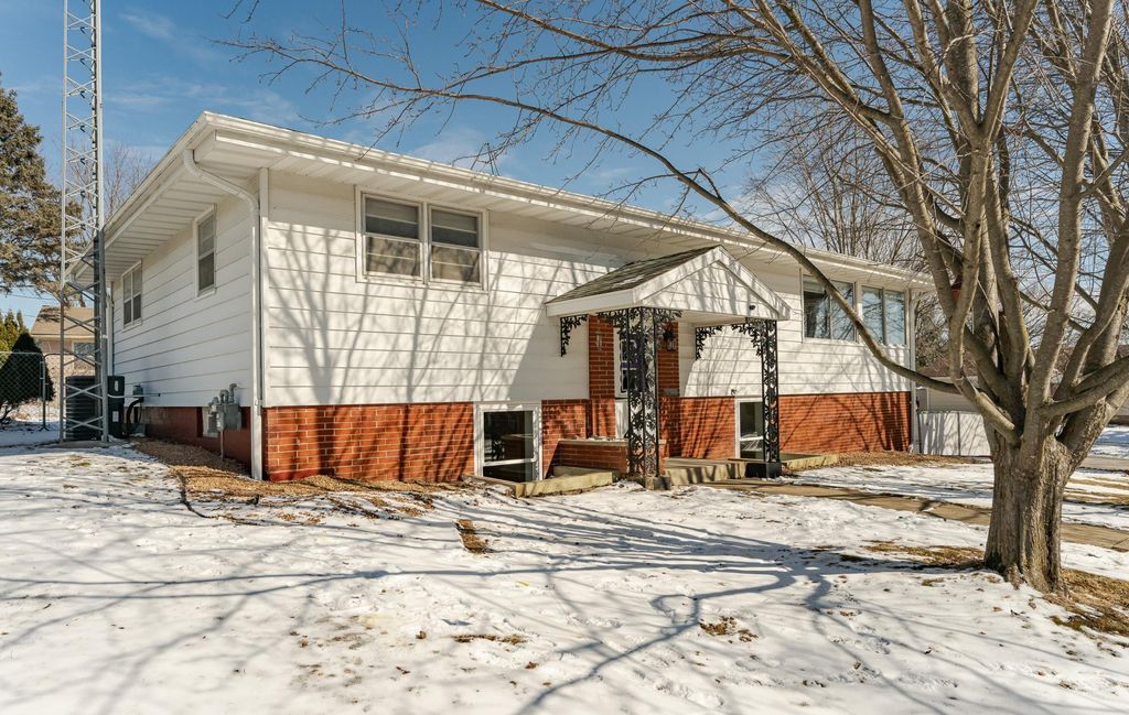 4111 5th Place NW, Rochester, MN 55901