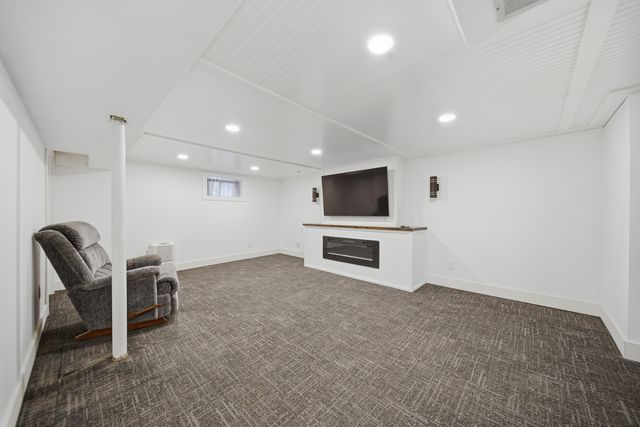 838 N Dement Avenue, Dixon, IL 61021