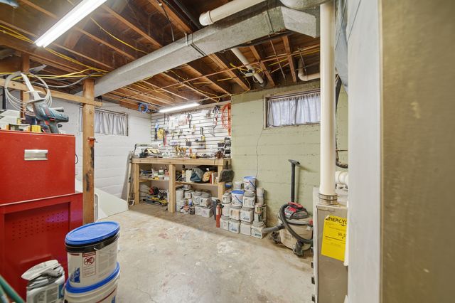 838 N Dement Avenue, Dixon, IL 61021