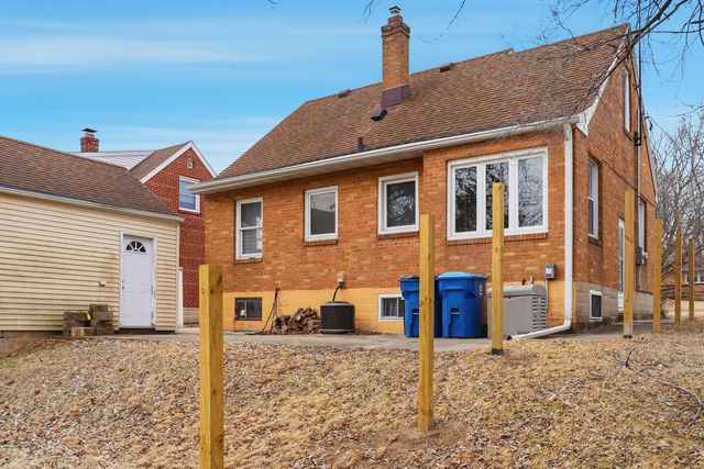 838 N Dement Avenue, Dixon, IL 61021