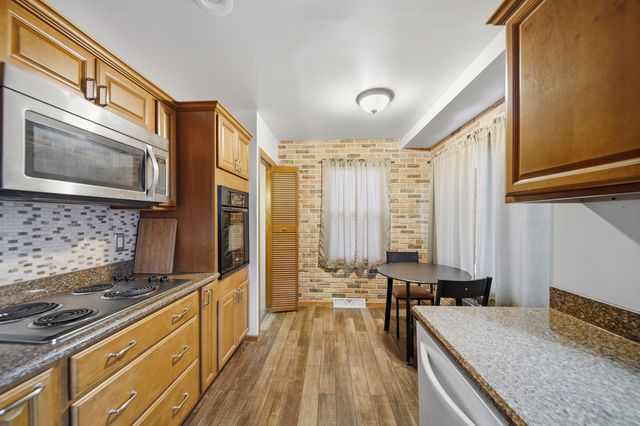 838 N Dement Avenue, Dixon, IL 61021