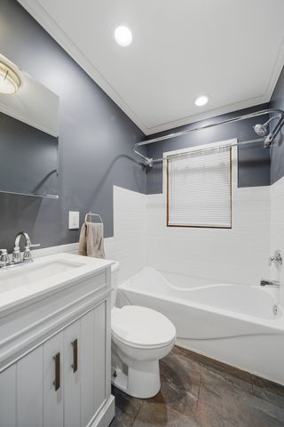 838 N Dement Avenue, Dixon, IL 61021