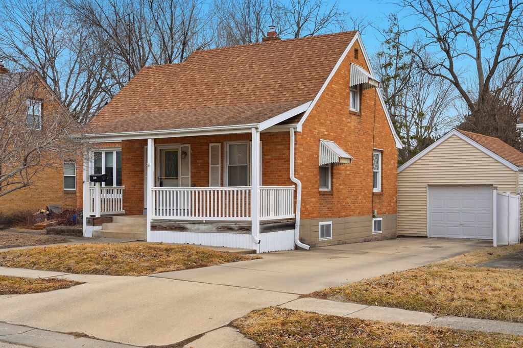 838 N Dement Avenue, Dixon, IL 61021