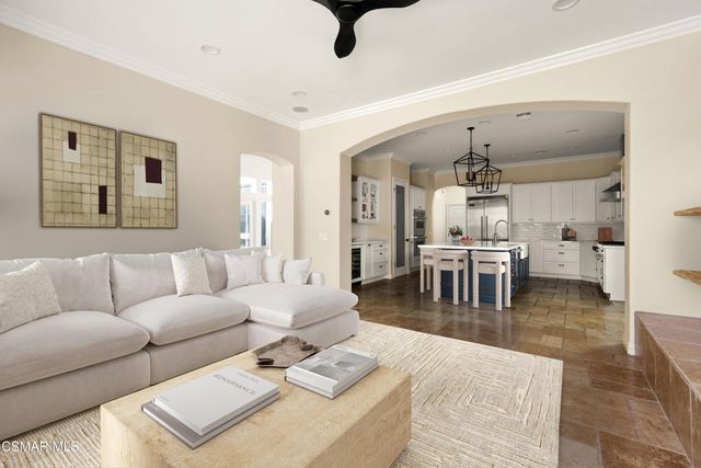 912 Blackbourne, Oak Park, CA 91377