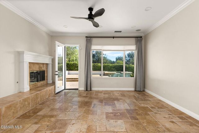 912 Blackbourne, Oak Park, CA 91377