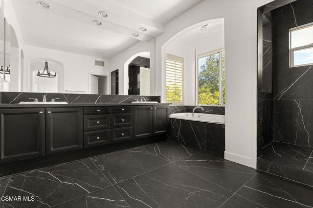 912 Blackbourne, Oak Park, CA 91377