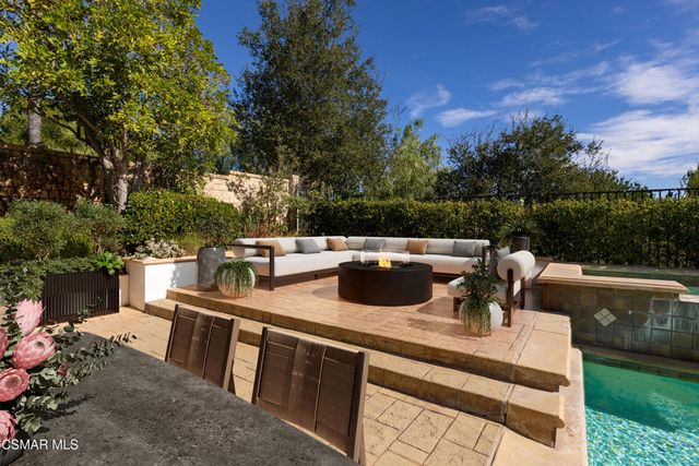 912 Blackbourne, Oak Park, CA 91377