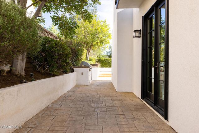 912 Blackbourne, Oak Park, CA 91377