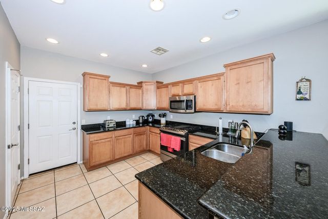 10576 E River Stone Court, Tucson, AZ 85747