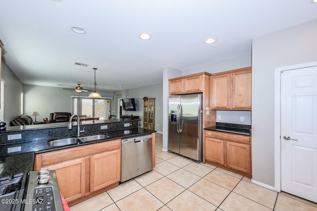 10576 E River Stone Court, Tucson, AZ 85747