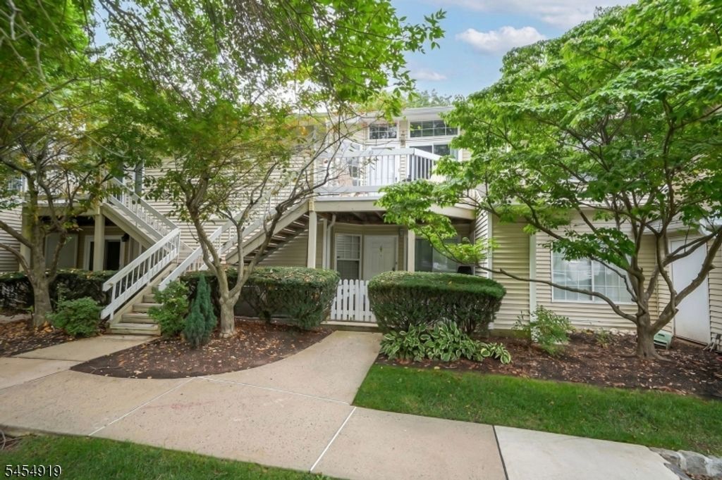 70 Sage Court, Bedminster Twp., NJ 07921 — exterior