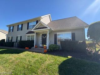 1604 Waters Edge LN, Suffolk, VA 23435