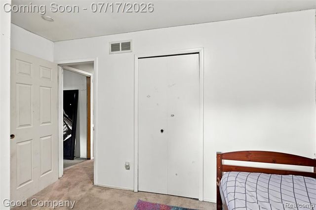 321 Manatee Avenue, Hazel Park, MI 48030