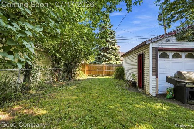 321 Manatee Avenue, Hazel Park, MI 48030