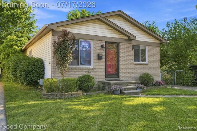 321 Manatee Avenue, Hazel Park, MI 48030