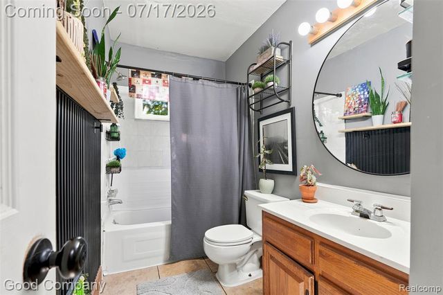 321 Manatee Avenue, Hazel Park, MI 48030