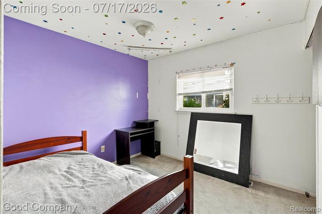 321 Manatee Avenue, Hazel Park, MI 48030