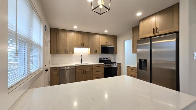 7535 162nd Street, Tinley Park, IL 60477