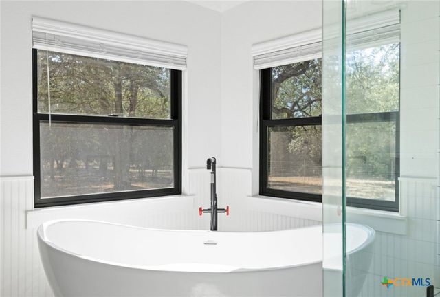 340 Mark Young Road, Smithville, TX 78957