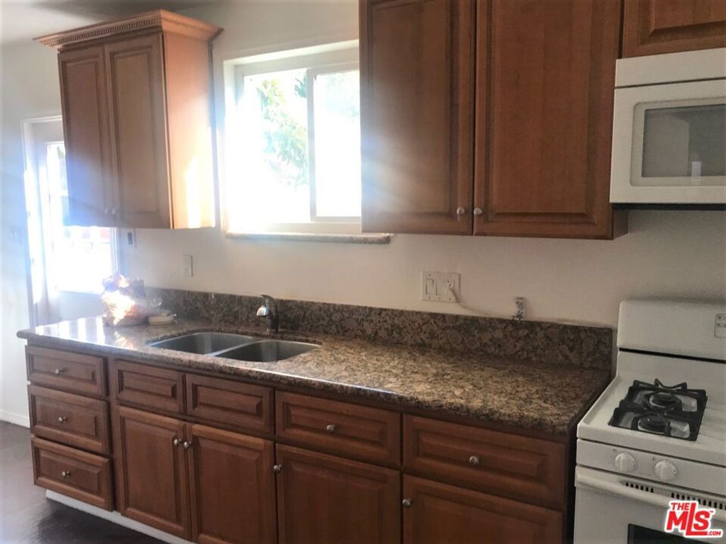 Image 17 of property listing at 1450 Butler Avenue, Los Angeles, CA 90025