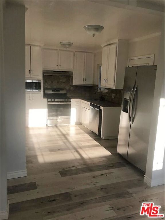 Image 7 of property listing at 1450 Butler Avenue, Los Angeles, CA 90025