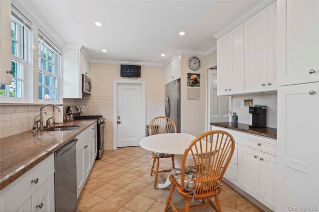 30 Summit Street, Eastchester, NY 10709