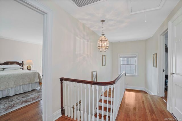 30 Summit Street, Eastchester, NY 10709