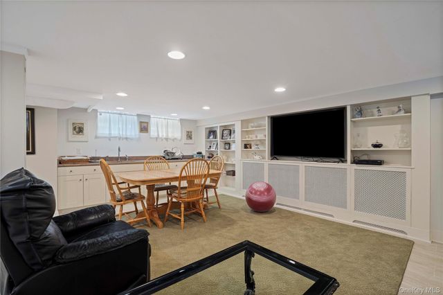 30 Summit Street, Eastchester, NY 10709