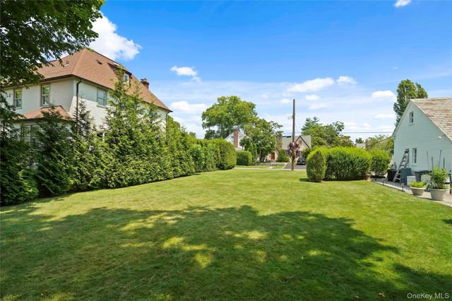 30 Summit Street, Eastchester, NY 10709