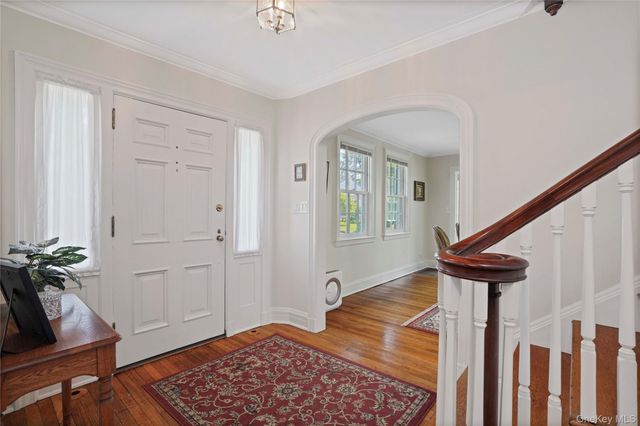 30 Summit Street, Eastchester, NY 10709