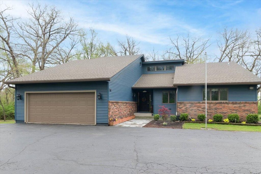 9131 Colfax Street, Crown Point, IN 46307