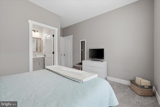 504 SLEIGH DR, Cross Junction, VA 22625