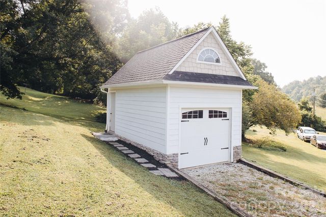 15 Golden Leaf Drive, Marion, NC 28752