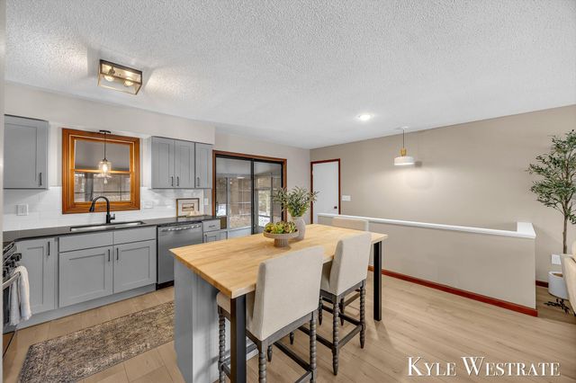 3425 Cascade Road Se, Grand Rapids Twp, MI 49546