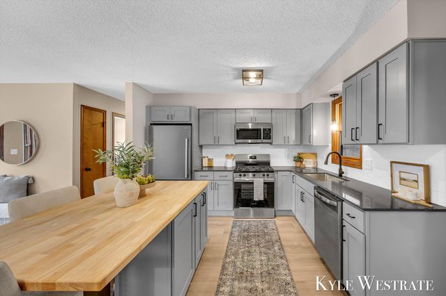 3425 Cascade Road Se, Grand Rapids Twp, MI 49546