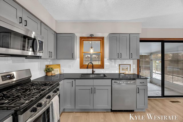 3425 Cascade Road Se, Grand Rapids Twp, MI 49546