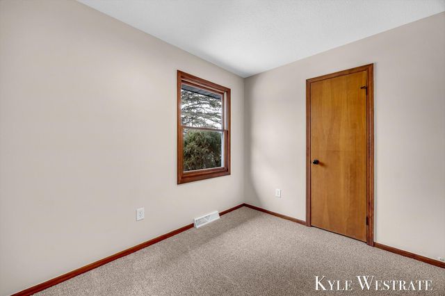 3425 Cascade Road Se, Grand Rapids Twp, MI 49546