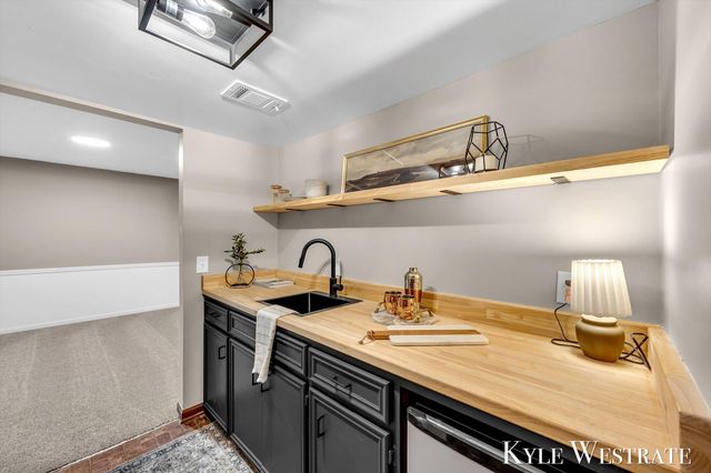 3425 Cascade Road Se, Grand Rapids Twp, MI 49546