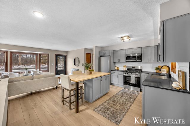 3425 Cascade Road Se, Grand Rapids Twp, MI 49546