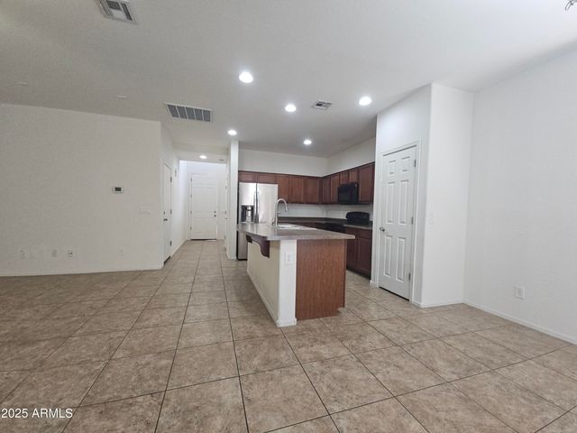 3828 S VINEYARD Avenue, Gilbert, AZ 85297