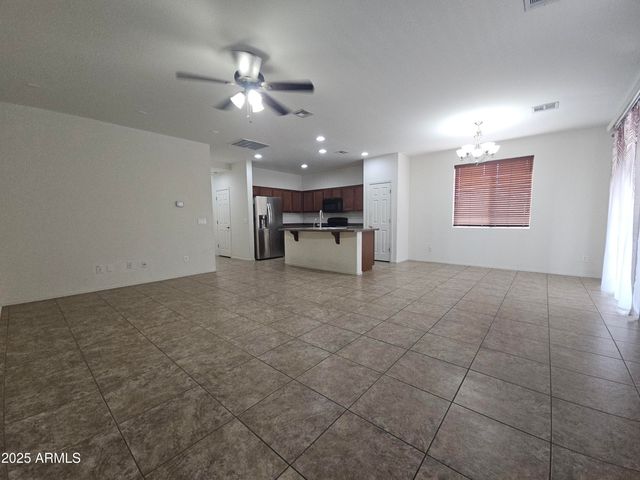 3828 S VINEYARD Avenue, Gilbert, AZ 85297