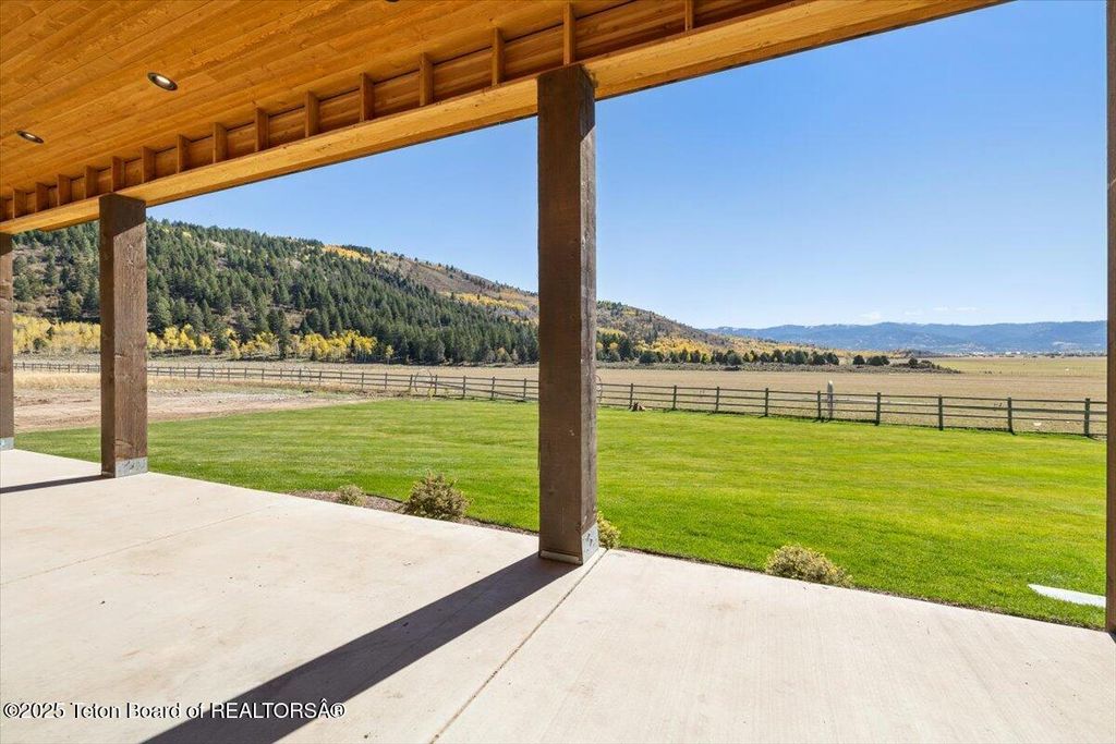 6503 BLACK SWAN Circle, Victor, ID 83455 photo 11