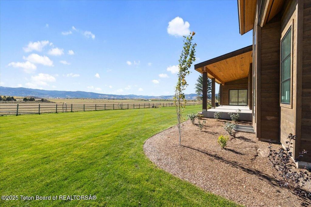 6503 BLACK SWAN Circle, Victor, ID 83455 photo 12