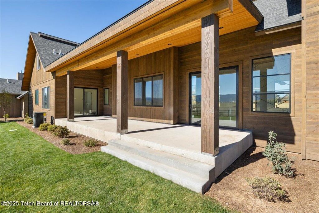 6503 BLACK SWAN Circle, Victor, ID 83455 photo 9