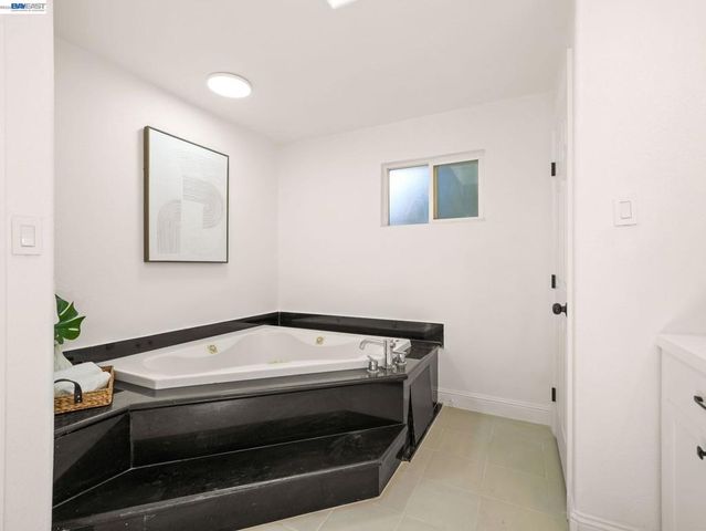 7974 Hillmont Drive, Oakland, CA 94605