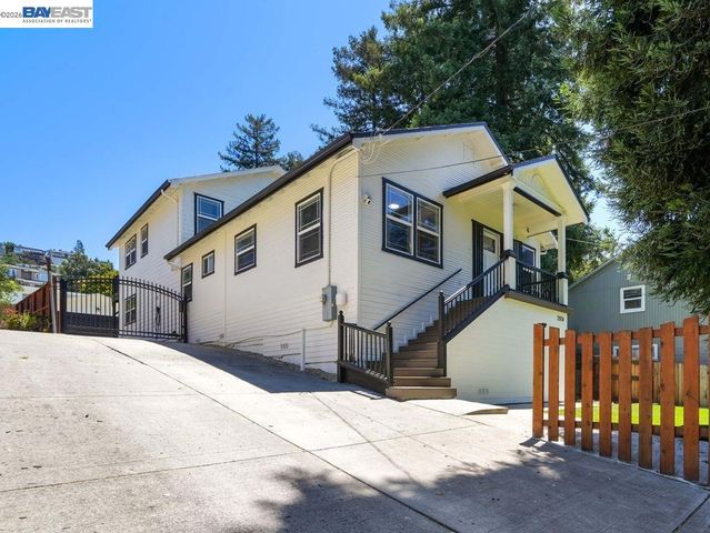 7974 Hillmont Drive, Oakland, CA 94605